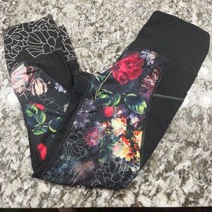 Athleta floral reflective legging, side pockets, XS